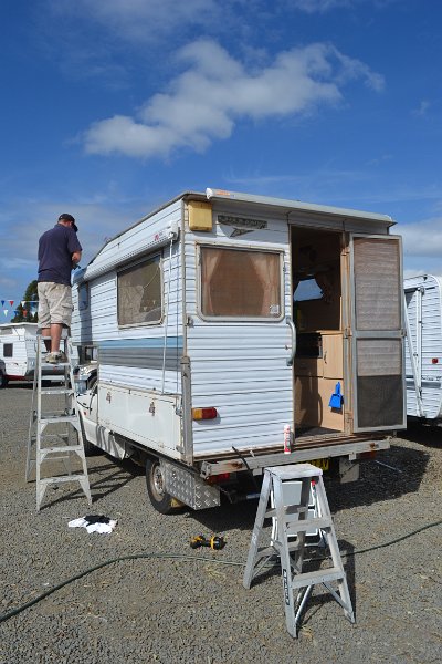 new-awning-nabiac 035.JPG - And there we go... sealant being applied.